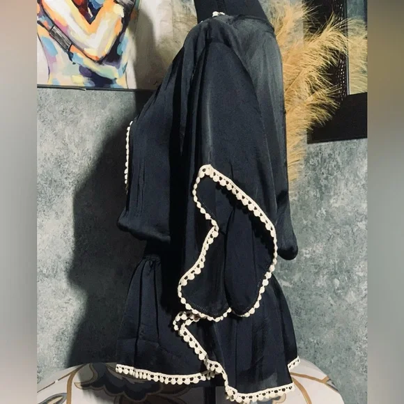 Chelsea And Theodore Blouse - Picture 7 of 12